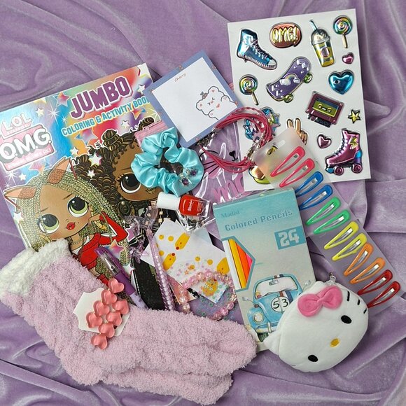 ✨ Girls Mystery Gift Box | Ages 8–11 | Accessories, Jewelry, Makeup, and More! - Picture 4 of 4